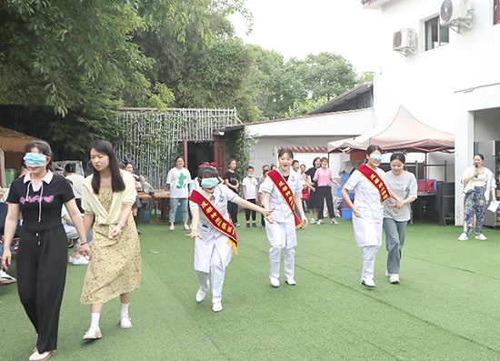 【成都癫痫病医院】【天使在身边】5月12日，成都神康癫痫医院国际护士节户外团建纪实